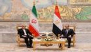 إيران تغازل مصر بـ«فتح السفارات».. الدلالات وسر التوقيت