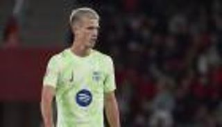 برشلونة يحارب الزمن.. صراع «ألماني إنجليزي» على داني أولمو