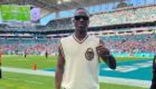 يشبه نجم برشلونة.. «نيولوك» فينيسيوس في الكريسماس (صور)