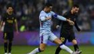 حدث بملعب النصر.. اسم ميسي يستفز رونالدو في «تحدي اليوتيوب» (فيديو)