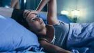 معارك يومية: كر وفر في النوم واليقظة.. لماذا ننام ثلث عمرنا؟