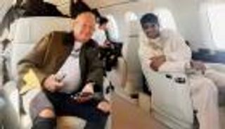 فوق السحاب.. محمد رمضان يحتفل بالكريسماس بجوار ساويرس 