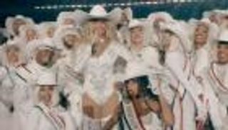 ابنة بيونسيه تظهر لأول مرة في عرض راقص بالكريسماس (صور)