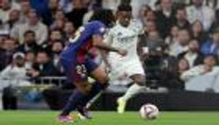 وحّدت أتلتيكو وبرشلونة.. صورة فينيسيوس الجدلية تفجر غضب الجماهير