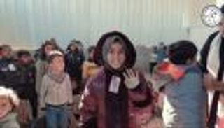 «الفارس الشهم 3» تقدم الكسوة الشتوية لطلبة مدرسة في خان يونس (فيديو)