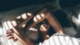 البكاء في المنام.. ما الذي قد يعنيه رؤية الدموع أثناء النوم؟