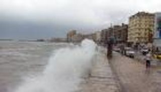 نوة أعياد الميلاد تضرب الإسكندرية.. تعطيل الدراسة وتحذيرات جوية عاجلة