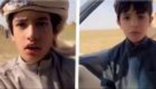 لا يعطيهما الماء.. كويتي يترك طفليه في البر لتعليمهما الرجولة (فيديو)