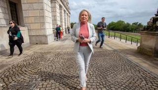 ميشيل أونيل رئيسة حكومة إيرلندا الشمالية