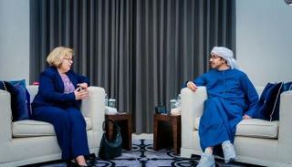 جانب من لقاء الشيخ عبدالله بن زايد والمسؤولة الأمريكية