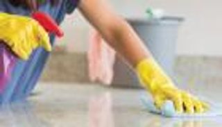 «التنظيف الهوسي».. ترند يثير الجدل عبر «تيك توك»