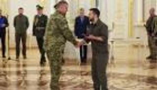 خلاف بين زيلينسكي و«الجنرال الحديدي».. من ينتصر في معركة التنحي؟