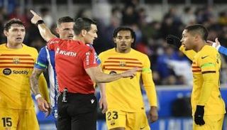 طرد فيتور روكي مهاجم برشلونة