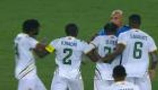 حكم «دراما» تأهل كوت ديفوار ينجو من بطش لاعبي مالي (فيديو)