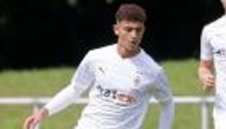 بسبب والده.. الزمالك يخرج من سباق لاعب بروسيا مونشنغلادباخ