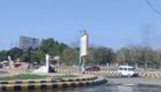 قصف مكثف يستهدف مواقع حوثية ساحلية قرب ميناء الحديدة 