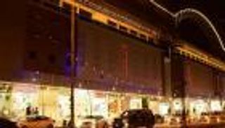 أزمة «العارضة العارية» في العراق تتصاعد.. قرار جديد من محافظ البصرة