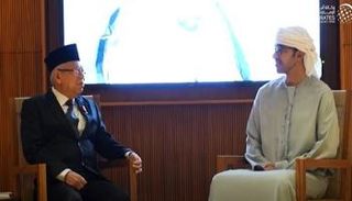 الشيخ عبدالله بن زايد آل نهيان أثناء لقائه بنائب رئيس جمهورية إندونيسيا