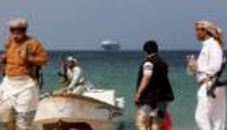 أضرار طفيفة بسفينة تجارية استهدفها الحوثيون في البحر الأحمر