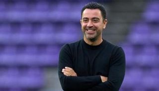 تشافي هيرنانديز مدرب برشلونة الإسباني