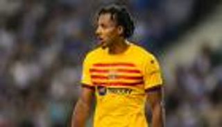 الدوري الإنجليزي يترقب.. برشلونة يفتح الباب لرحيل جوليس كوندي