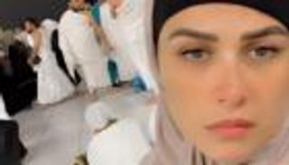 بعد أداء العمرة.. ياسمين عبدالعزيز تبكي بـ«دموع مزيفة» (فيديو)