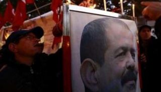 صورة بلعيد في وقفة احتجاجية سابقة
