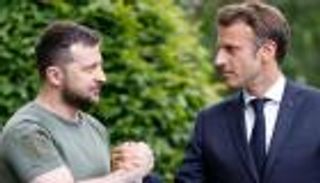«حاجات أوكرانيا».. ماكرون وزيلينسكي يبحثان «أوضاع الجبهة»