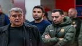 «إنذار نهائي».. شبح الإقالة الفورية يحاصر تشافي في برشلونة