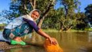 رحلة قاسية للحصول على الماء.. ماذا فعل تغير المناخ بكينيا؟