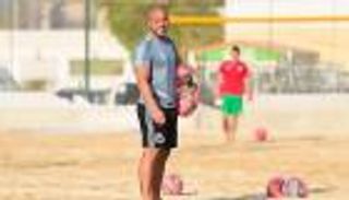 مدرب منتخب الإمارات يرسم طريقه في كأس العالم للكرة الشاطئية