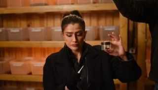 غادة عبدالرازق في لقطة من مسلسل "صيد العقارب"