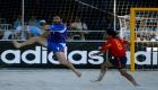 بعد سنوات المعاناة.. كيف حقق كانتونا حلمه عبر مونديال الكرة الشاطئية؟