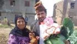 دجاجة وزجاجة زيت وبوكيه بصل.. أغرب تقاليع عيد الحب 2024 في مصر