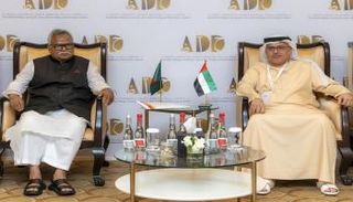 الدكتور عبدالرحمن العور وزير الموارد البشرية والتوطين الإماراتي أثناء اللقاء