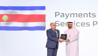 ذياب بن محمد يكرّم الفائزين بجائزة التميز الحكومي العالمي