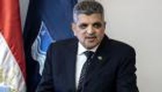 رئيس هيئة قناة السويس: ننسق مع العملاء لتقليل تأثير هجمات البحر الأحمر