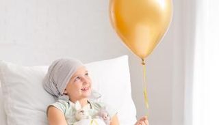 طفلة مصابة بالسرطان