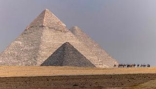 هرم منكاورع بالجيزة
