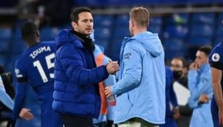 كيفن دي بروين وفرانك لامبارد في مباراة مانشستر سيتي وتشيلسي
