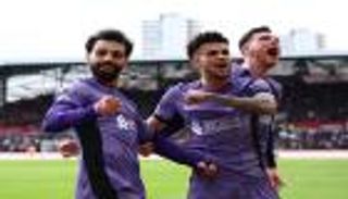 في ليلة محمد صلاح.. ليفربول يحافظ على الصدارة برباعية سهلة