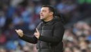 «الإحصائيات تضعنا في الصدارة».. تشافي يفاجئ منافسي برشلونة