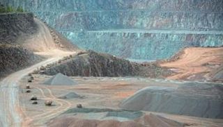 التوسع باستغلال الموارد الخام يزيد الآثار السلبية على الأرض