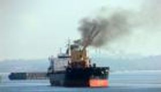 الثاني خلال ساعات..الحوثيون يتبنون استهداف سفينتين أمريكيتين