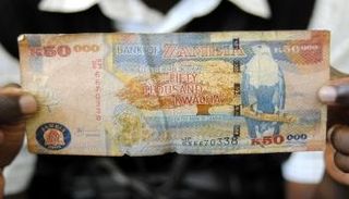 ورقة نقدية فئة 50 ألف كواشا - رويترز