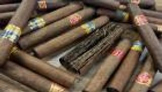 7 آلاف جنيه سعر العلبة.. لماذا توقف مصنع "السيجار" الوحيد عن العمل بمصر