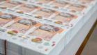 الملك تشارلز يحيي البريطانيين من محافظهم.. ظهور تاريخي على الاسترليني