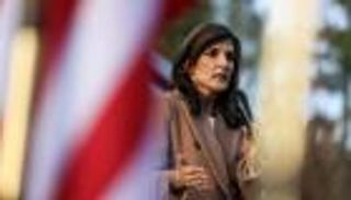 «يزداد اختلالا».. «هيلي» تتفادى «النزول» بركلة في شباك ترامب