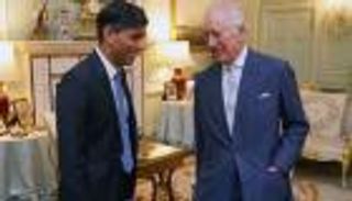 في ظهوره الرسمي الأول بعد إصابته بالسرطان.. تشارلز يكشف سر دموعه