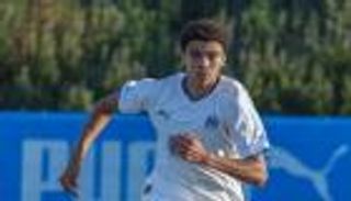 هيلان حمزاوي.. جوهرة جزائرية تشع في فرنسا مع فريق العرب